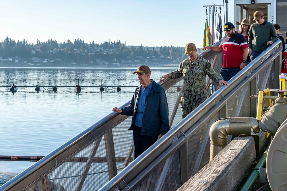 Howard Riggert visits USS Ohio (SSGN 726)