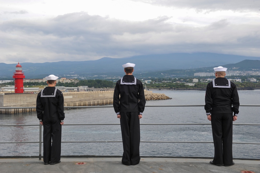 USS Frank Cable Arrives in Jeju-Do, South Korea