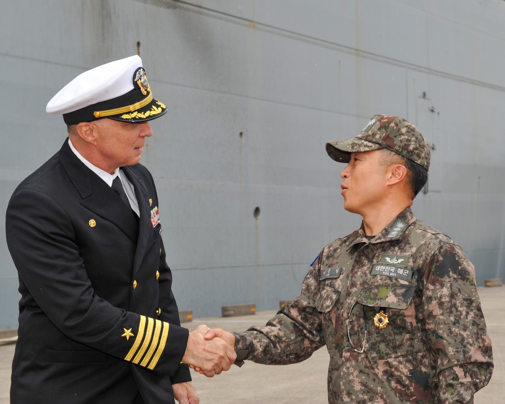 USS Frank Cable Arrives in Jeju-Do