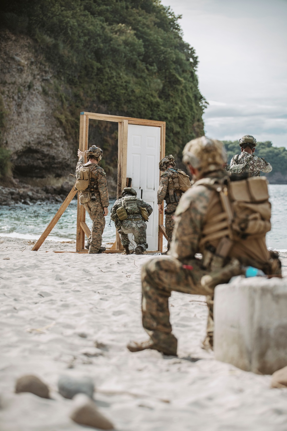 KAMANDAG 8: 15th MEU, Philippine Armed Forces Conduct Breaching Range