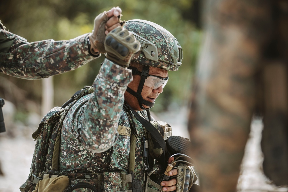 KAMANDAG 8: 15th MEU, Philippine Armed Forces Conduct Breaching Range