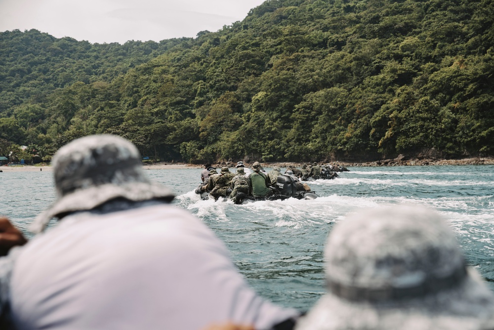 KAMANDAG 8: 15th MEU Recon Conducts CRRC Training With ROK Marines, Philippine Armed Forces