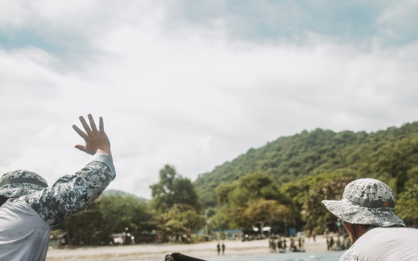 KAMANDAG 8: 15th MEU Recon Conducts CRRC Training With ROK Marines, Philippine Armed Forces