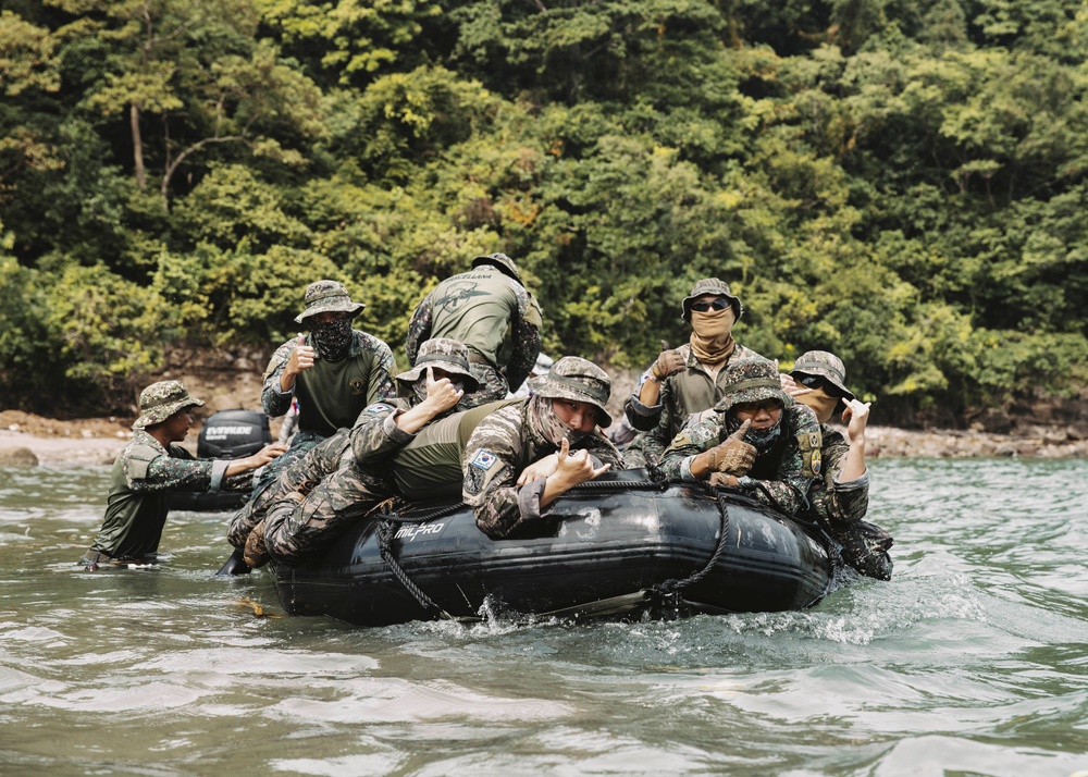 KAMANDAG 8: 15th MEU Recon Conducts CRRC Training With ROK Marines, Philippine Armed Forces