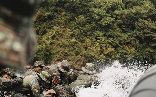 KAMANDAG 8: 15th MEU Recon Conducts CRRC Training With ROK Marines, Philippine Armed Forces