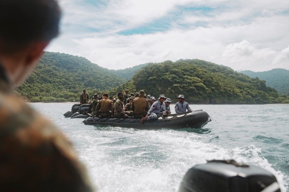 KAMANDAG 8: 15th MEU Recon Conducts CRRC Training With ROK Marines, Philippine Armed Forces