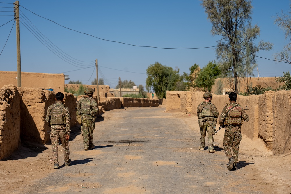 U.S. Soldiers and Syrian Democratic Forces conduct joint patrol