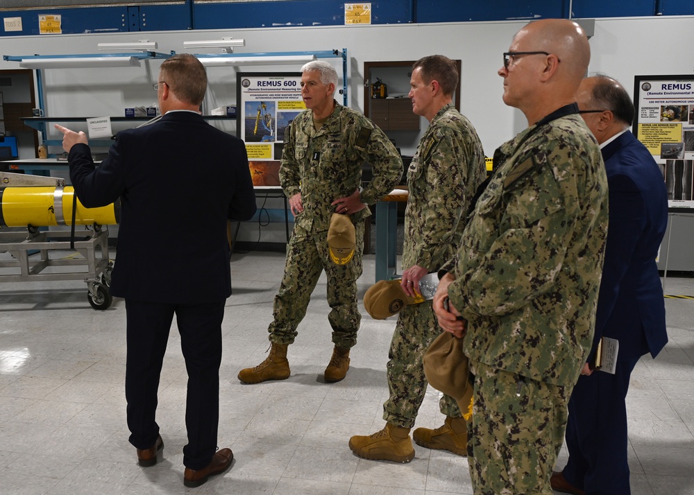 Vice Adm. Thomas Visits NMOC