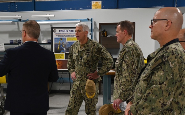Vice Adm. Thomas Visits NMOC