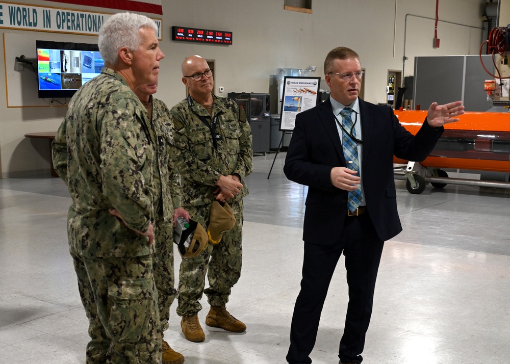 Vice Adm. Thomas Visits NMOC