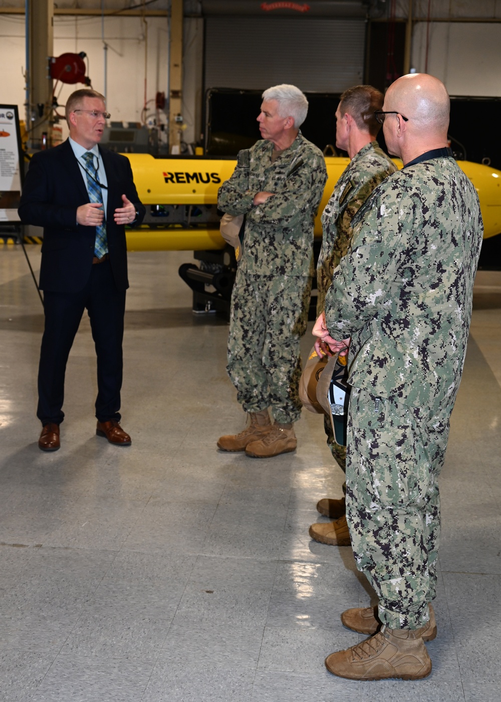 Vice Adm. Thomas Visits NMOC