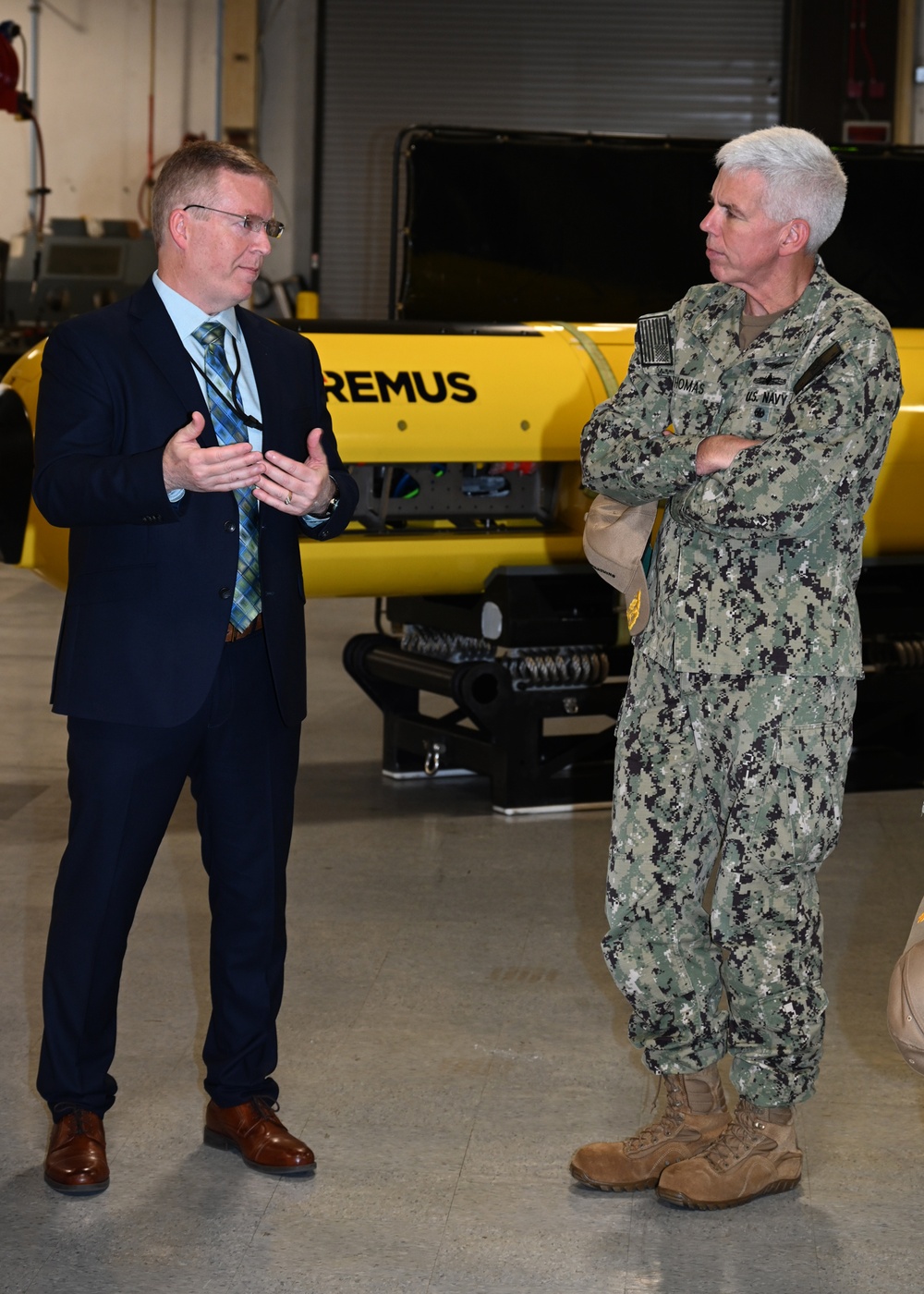 Vice Adm. Thomas Visits NMOC