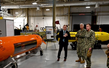 Vice Adm. Thomas Visits NMOC