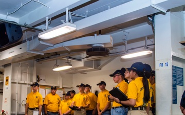 NJROTC Students Tour USS Carl Vinson (CVN70)