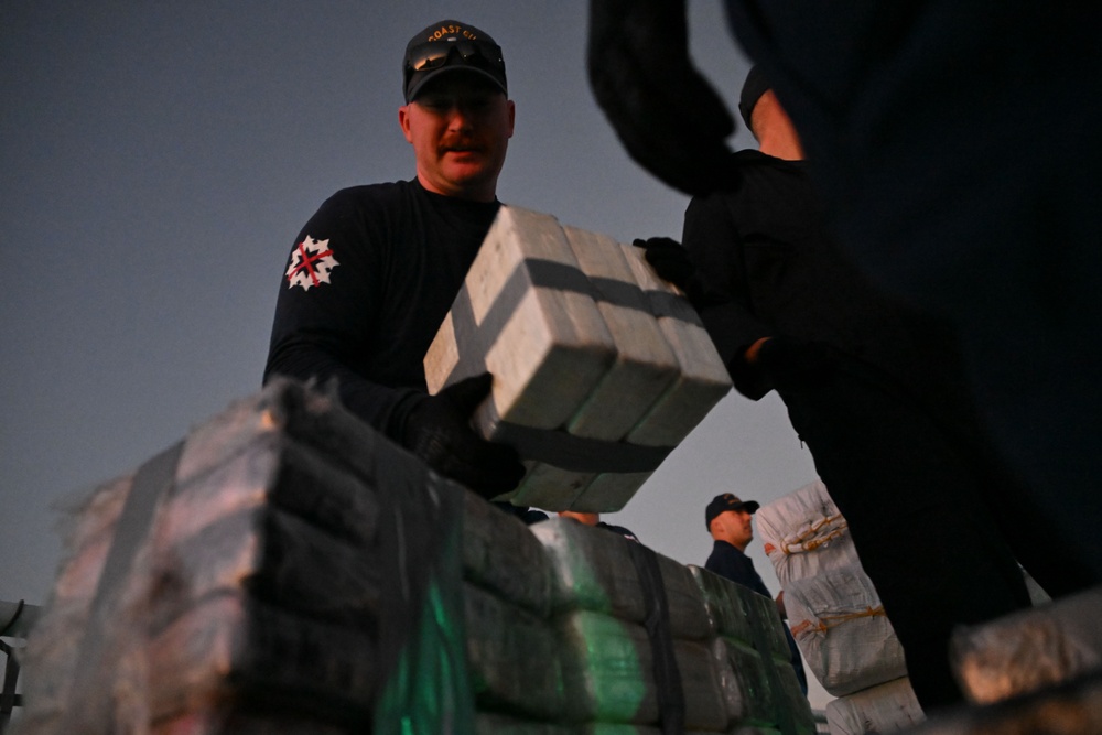 Coast Guard Cutter Resolute crew returns home, offloads approximately $115 million worth of drugs in St. Petersburg