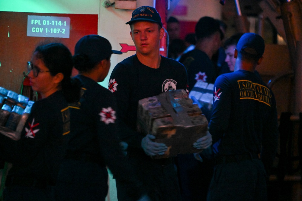 Coast Guard Cutter Resolute crew returns home, offloads approximately $115 million worth of drugs in St. Petersburg