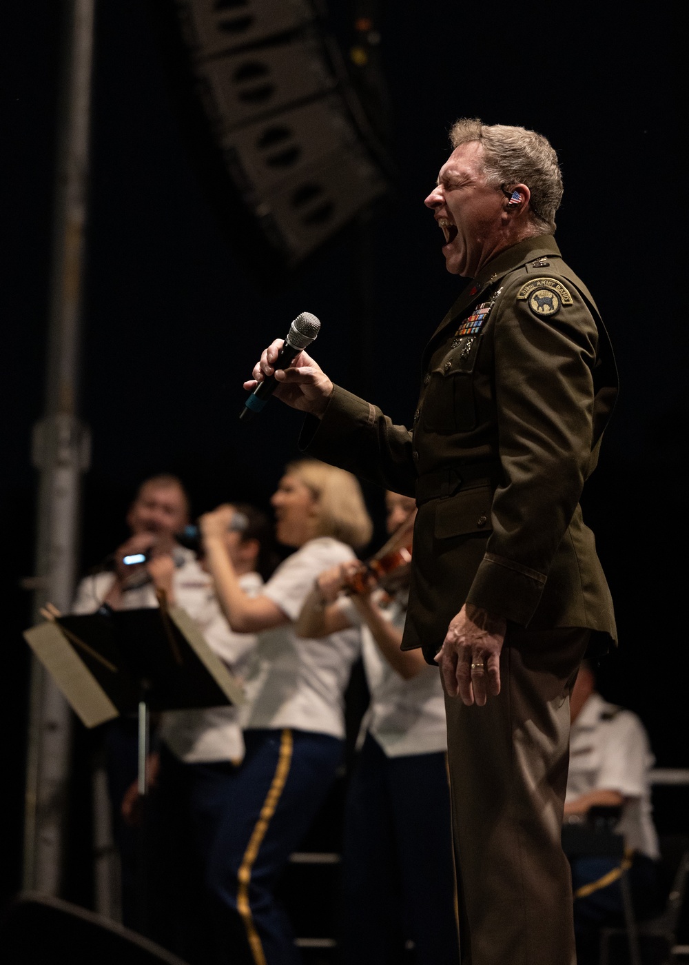 Country Star and Army Reserve WO1 Craig Morgan Performs with U.S. Army Band