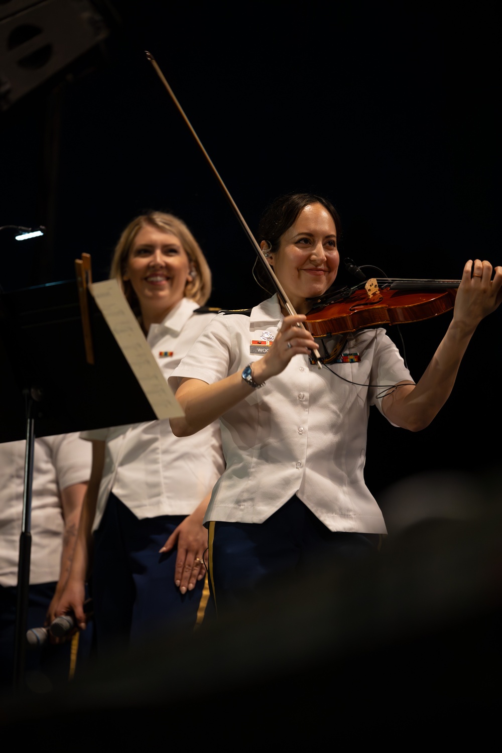 CSM Marlisa Woods Performs with Craig Morgan and The U.S. Army Band