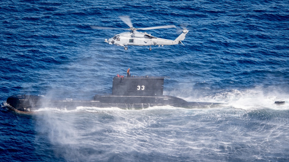 US, Peruvian Navies Perform Hoisting Exercise