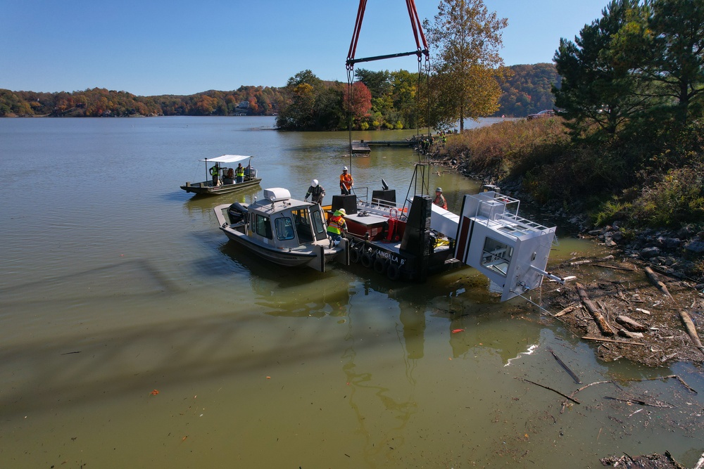 USACE Engineers Launch Tugboats into Claytor Lake