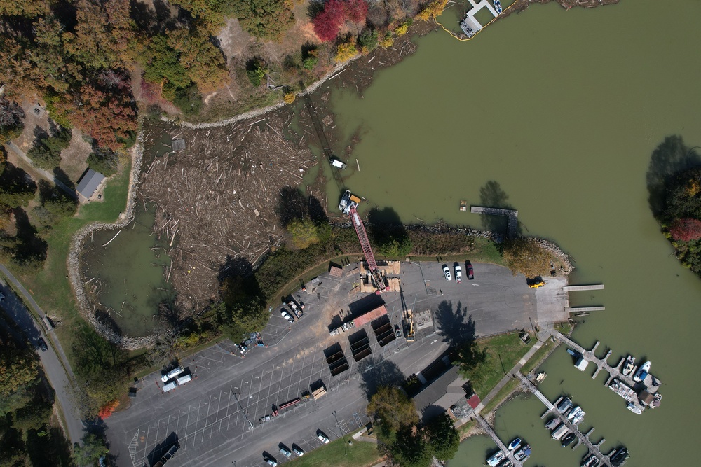 USACE Engineers Launch Tugboats into Claytor Lake