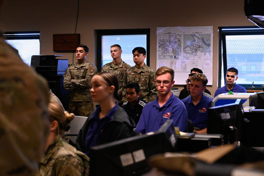 181st DGS IN hosts University of Illinois ROTC For Base Visit