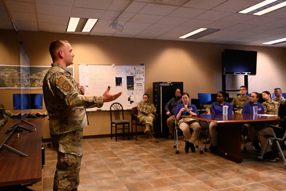 181st DGS IN hosts University of Illinois ROTC For Base Visit