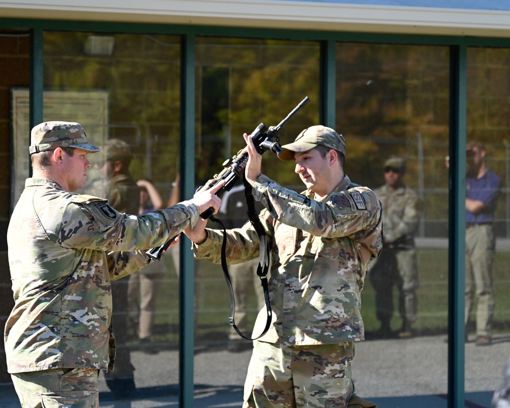 181st DGS IN hosts University of Illinois ROTC For Base Visit