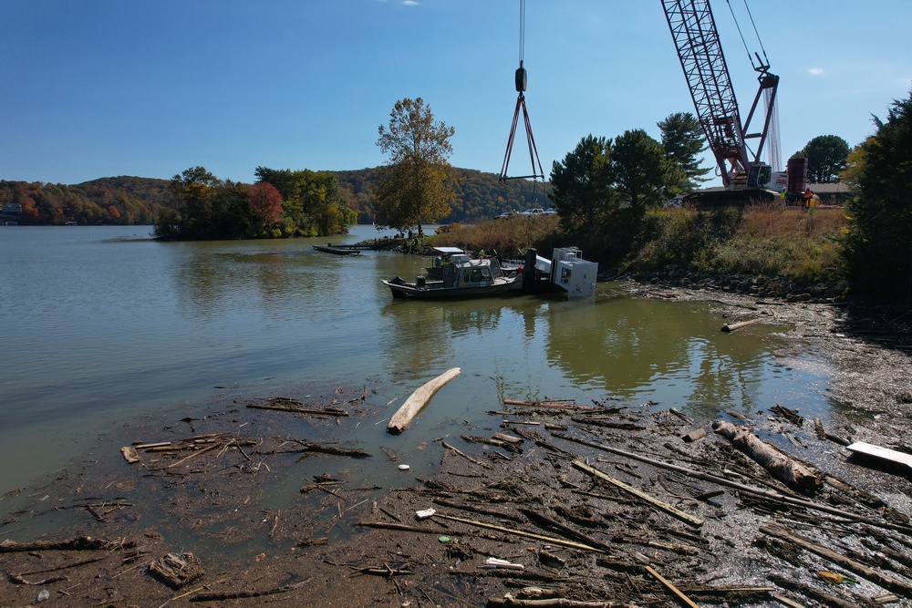 USACE Engineers Launch Tugboats into Claytor Lake