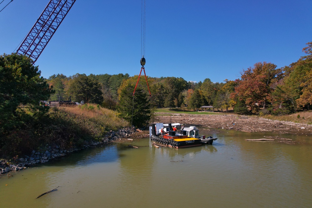 USACE Planning and Response Teams Surveys Debris at Claytor Lake