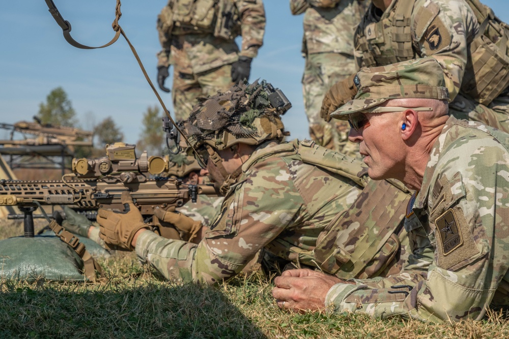 Chief of Staff of the Army and Sergeant Major of the Army visit Fort Campbell