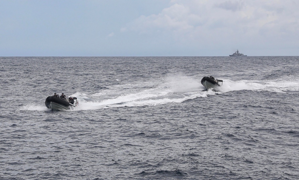 US, Australian Naval Forces Conduct Bilateral Operations