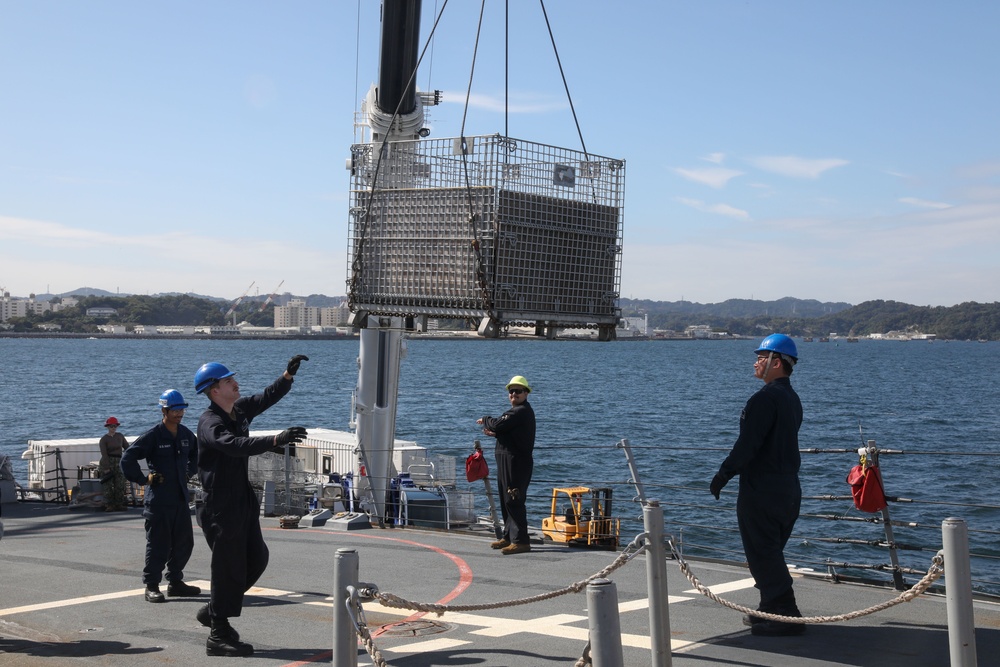 Sailors aboard the USS Howard conduct an ammo offload in Yokosuka, Japan