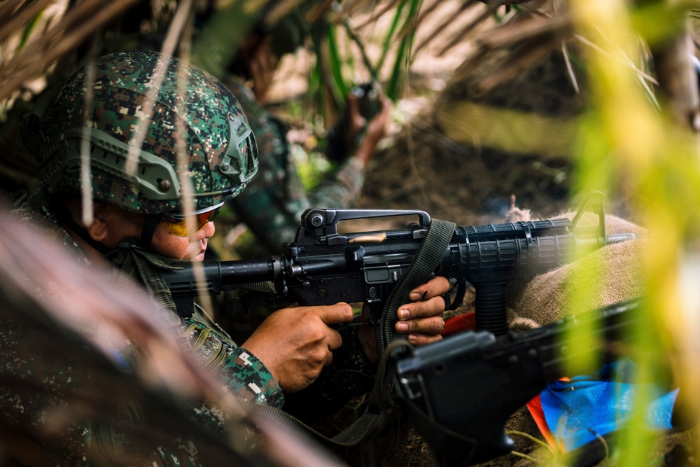 KAMANDAG 8: 15th MEU Defends Apurawan Beach Alongside Filipino Allies