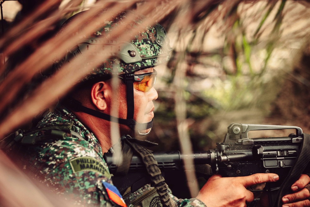 KAMANDAG 8: 15th MEU Defends Apurawan Beach Alongside Filipino Allies