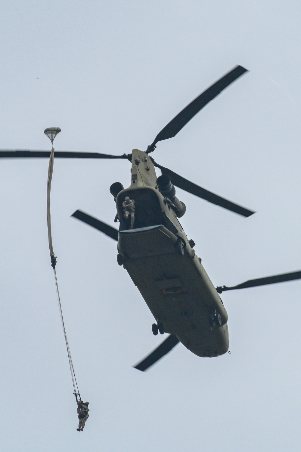 173rd Airborne Brigade Chinook jump at Grafenwoehr