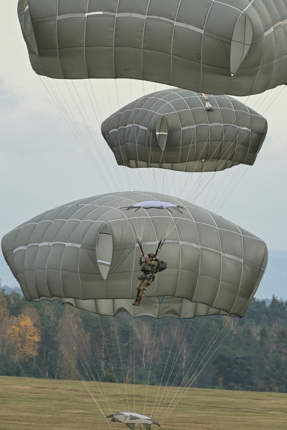 173rd Airborne Brigade Chinook jump at Grafenwoehr