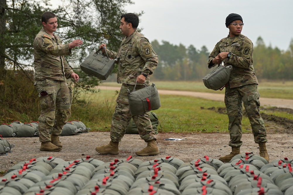 173rd Airborne Brigade Chinook jump at Grafenwoehr