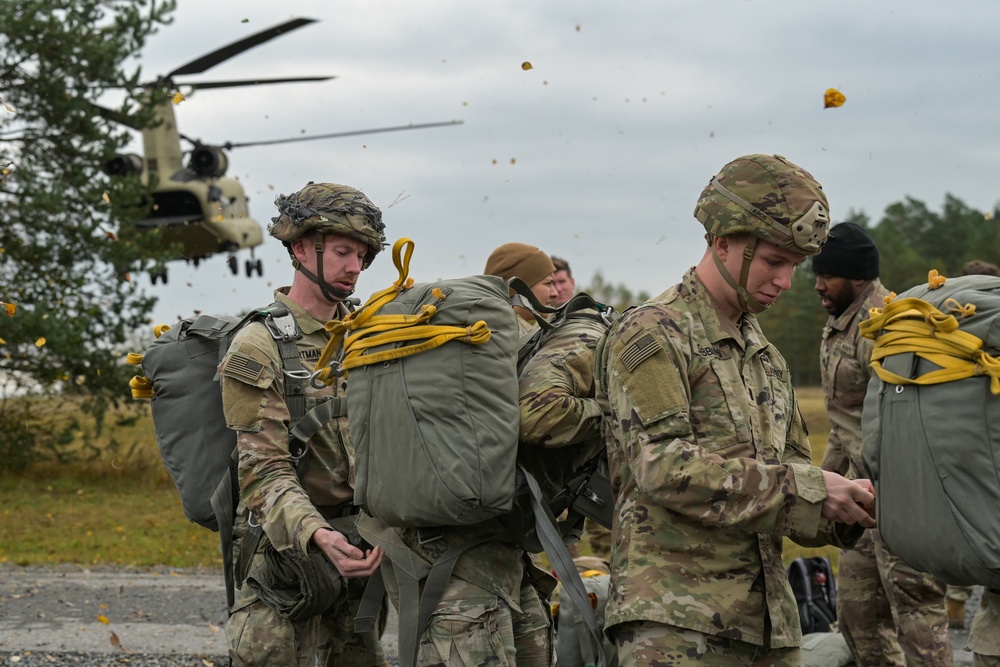 173rd Airborne Brigade Chinook jump at Grafenwoehr