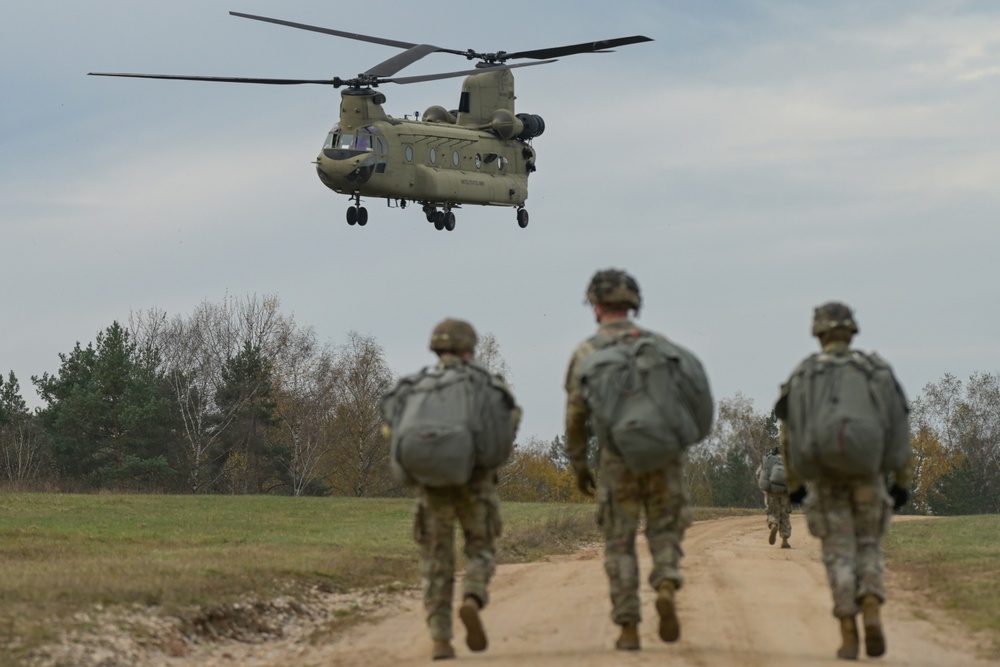 173rd Airborne Brigade Chinook jump at Grafenwoehr