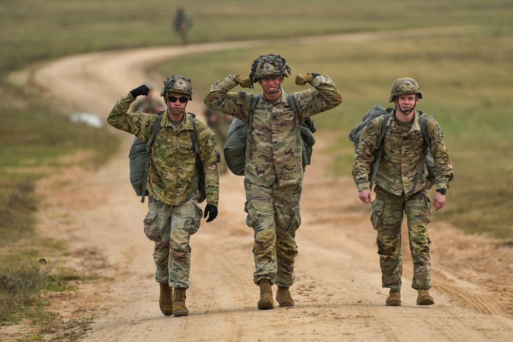 173rd Airborne Brigade Chinook jump at Grafenwoehr