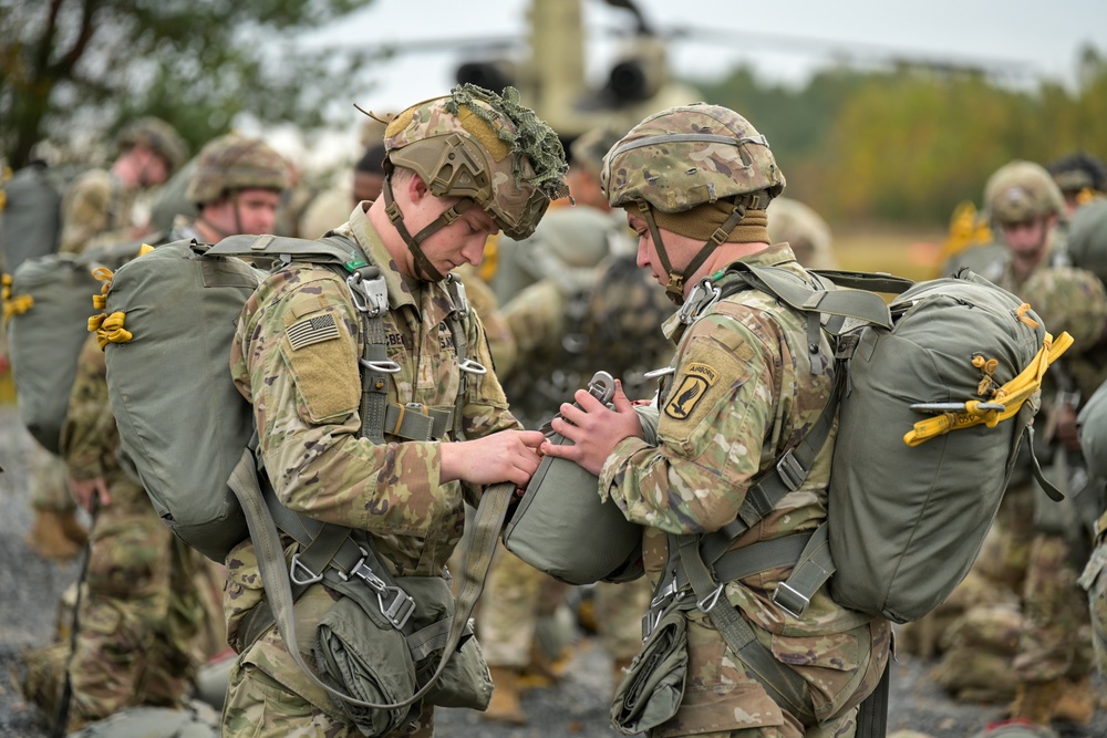 173rd Airborne Brigade Chinook jump at Grafenwoehr