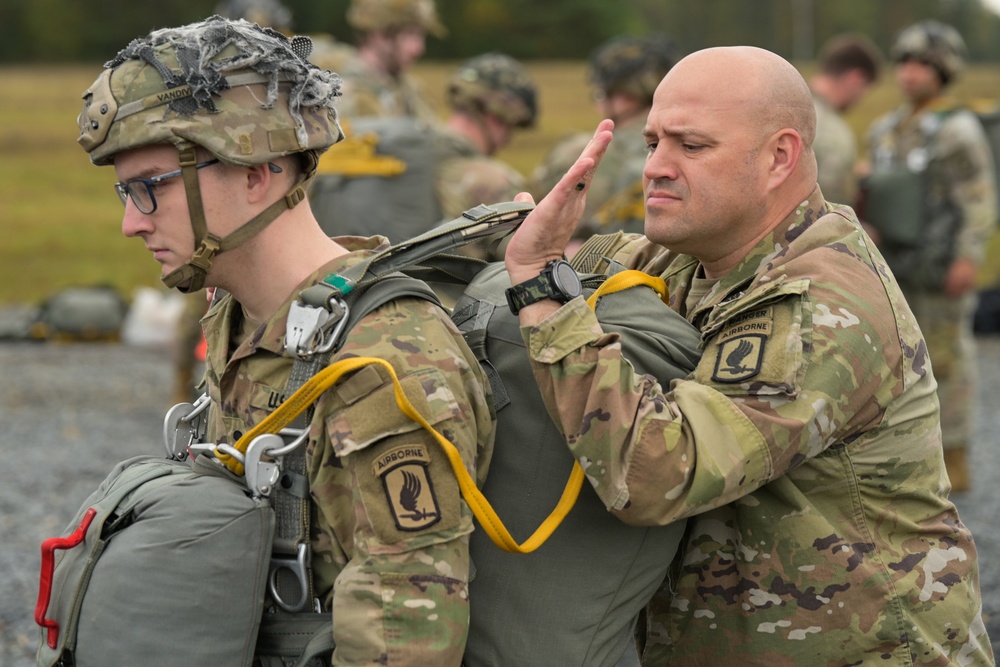 173rd Airborne Brigade Chinook jump at Grafenwoehr