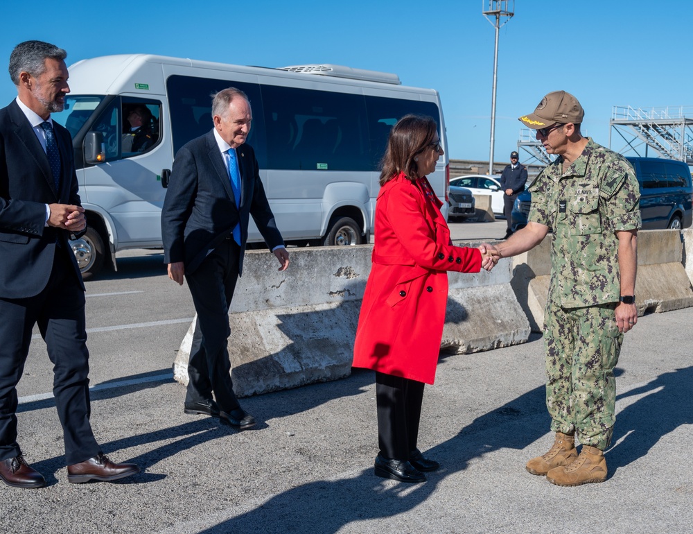 Crew of USS Oscar Austin (DDG 79) conducts ship tour for Spanish Minister of Defense