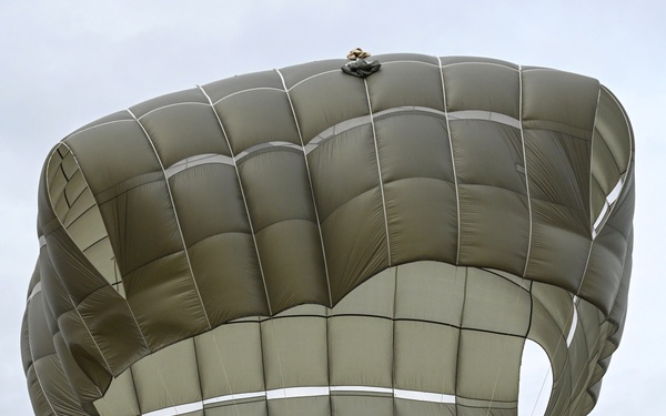 173rd Airborne Brigade jumps at Bunker Drop Zone