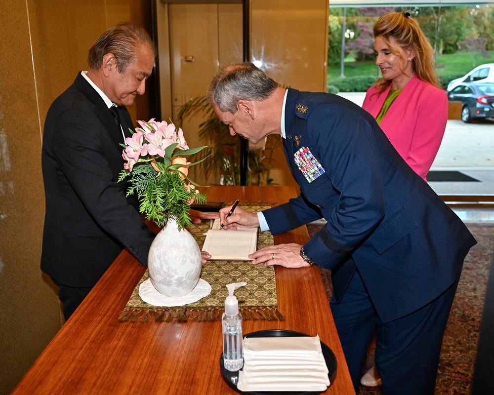 Japanese Ambassador Yamada awards Gen. Wilsbach