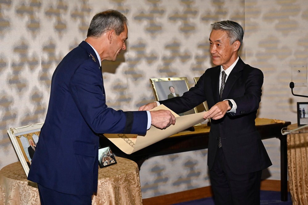 Japanese Ambassador Yamada awards Gen. Wilsbach