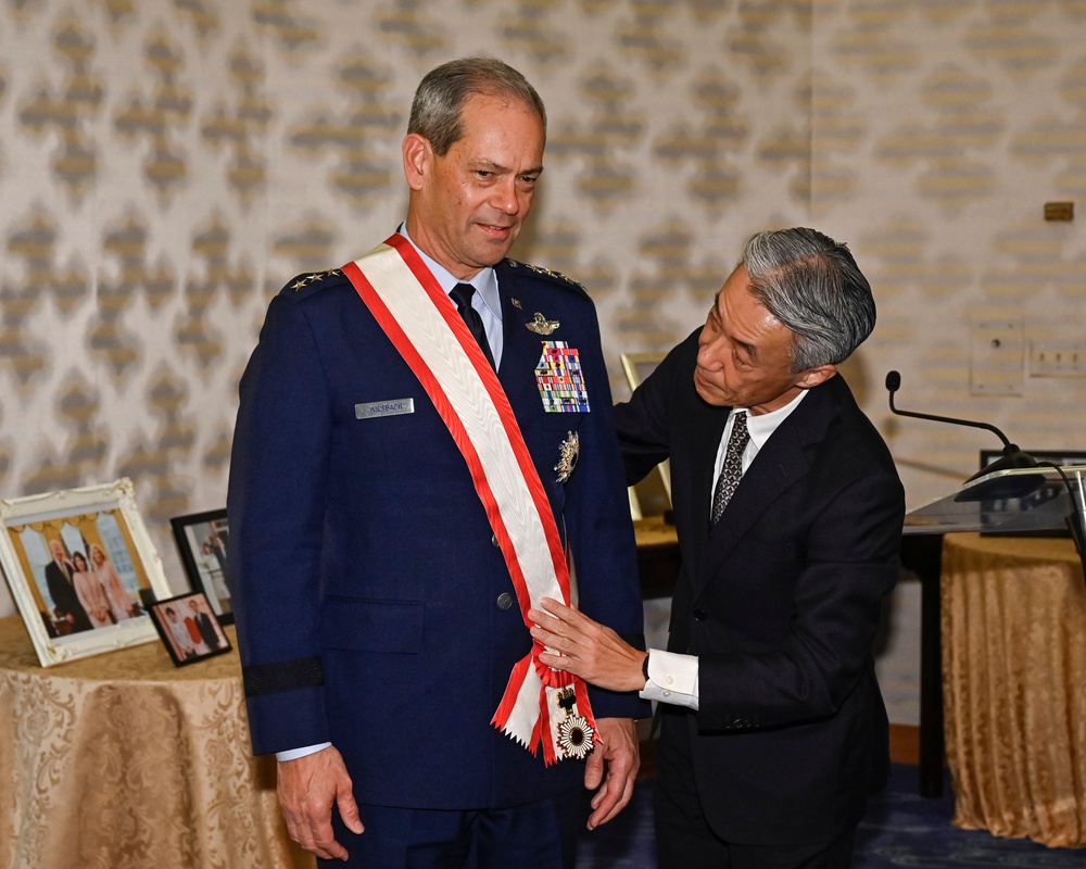 Japanese Ambassador Yamada awards Gen. Wilsbach