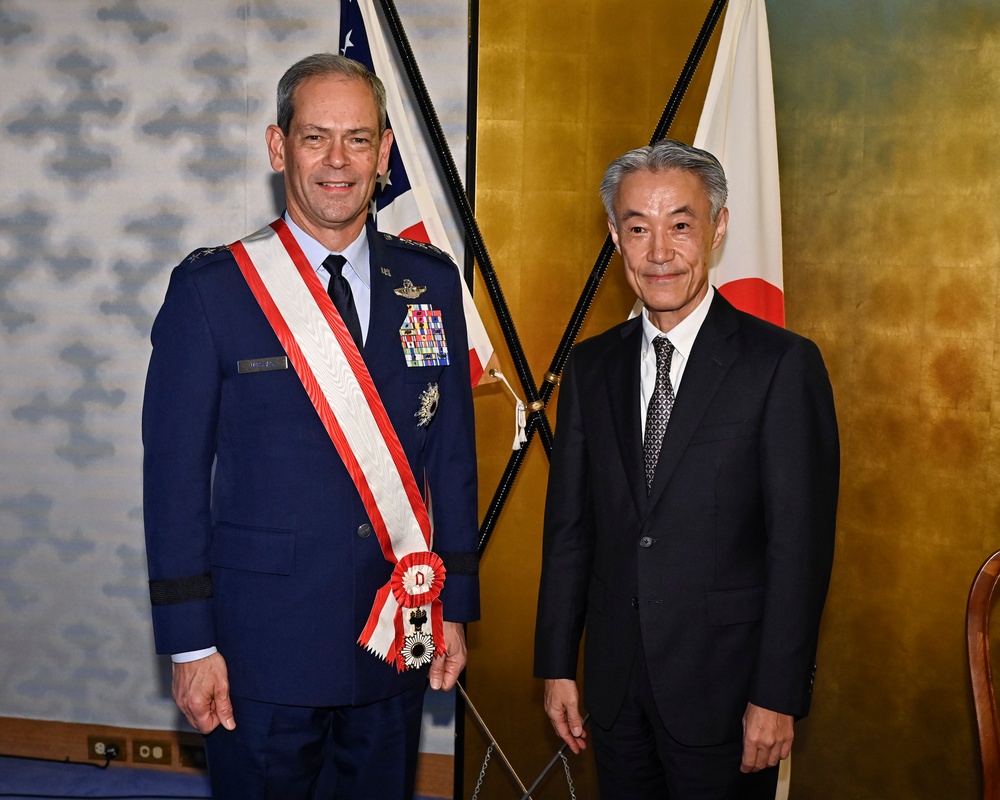 Japanese Ambassador Yamada awards Gen. Wilsbach