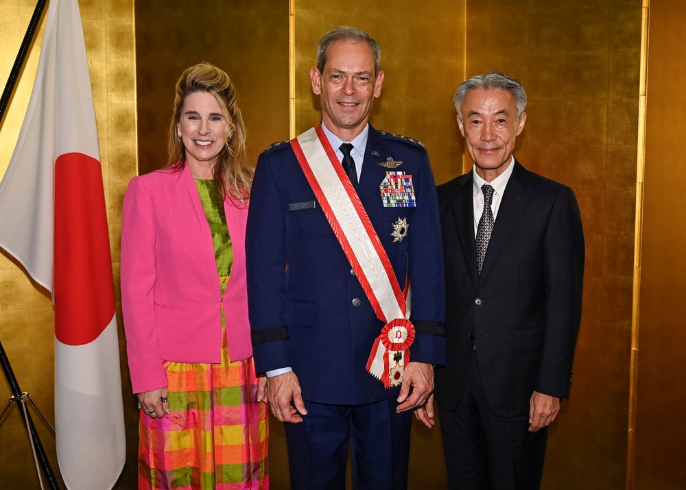 Japanese Ambassador Yamada awards Gen. Wilsbach